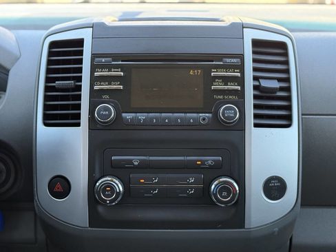 Used 2014 Nissan Frontier Desert Runner image 16