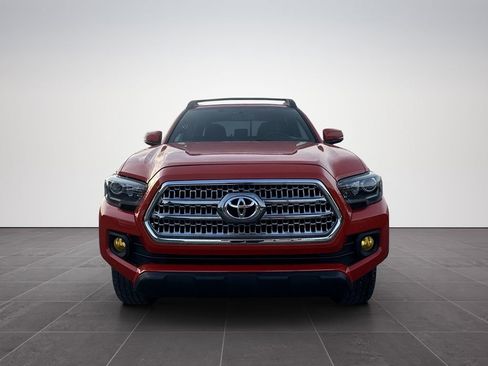 Used 2016 Toyota Tacoma TRD Sport image 9