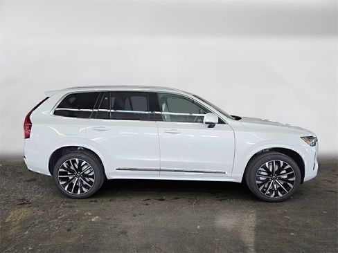 New 2026 Volvo XC90 B6 Ultra w/ Protection Package image 4