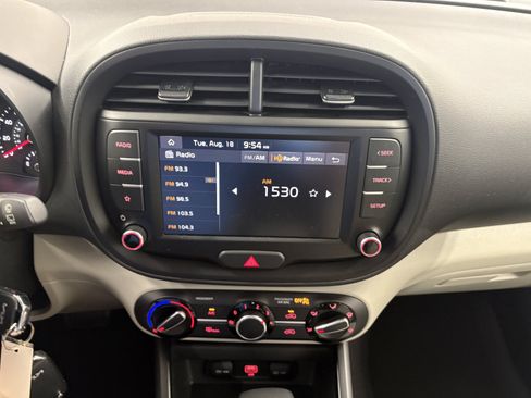Used 2022 Kia Soul LX FWD image 13