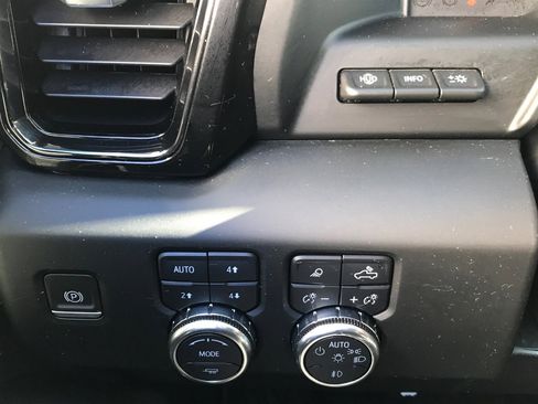 Used 2024 GMC Sierra 1500 AT4 w/ Technology Package image 20