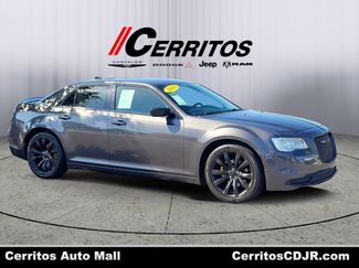 Used 2018 Chrysler 300 Touring w/ Chrome Appearance Package RWD video 1