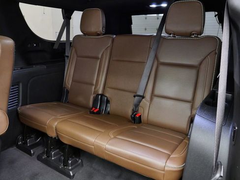 Used 2022 Chevrolet Suburban High Country AWD/4WD image 22
