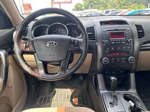 Used 2011 Kia Sorento EX image 12