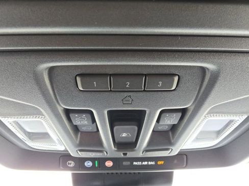 Used 2025 Chevrolet Silverado 2500 ZR2 w/ Technology Package image 39