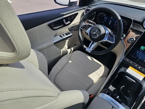 Used 2025 Mercedes-Benz GLC 300 GLC  300 image 27