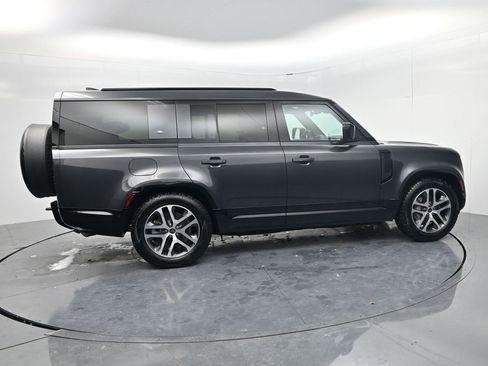 Used 2023 Land Rover Defender 130 X-Dynamic SE image 8