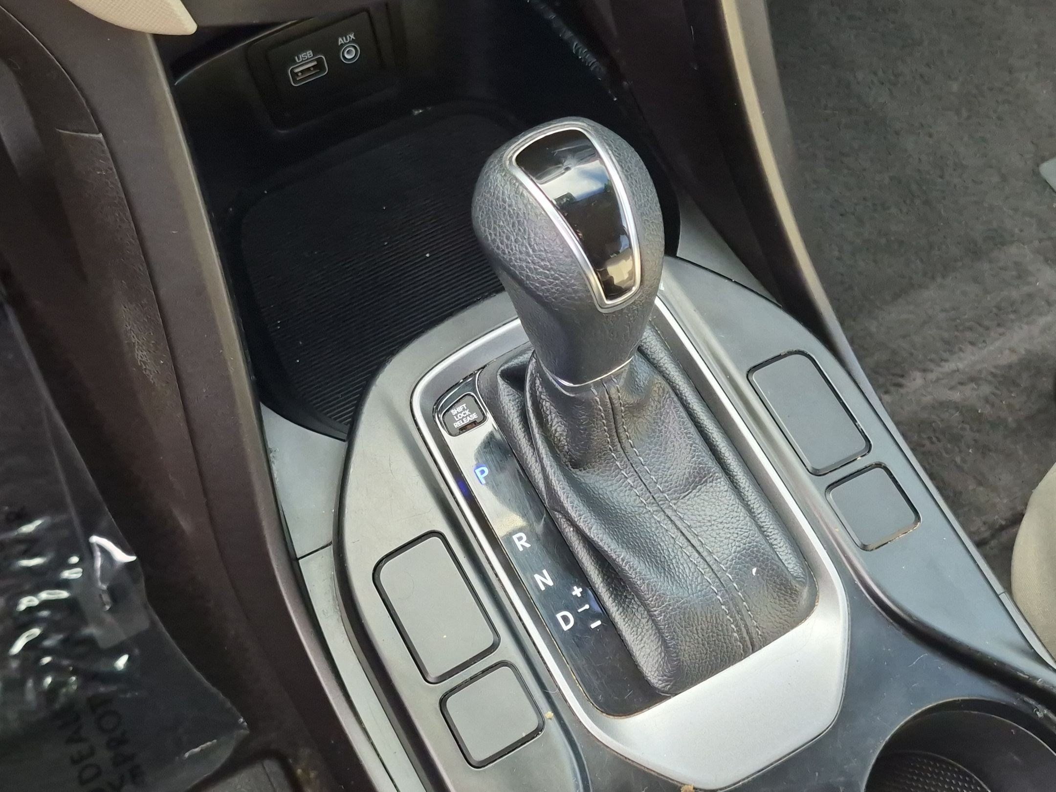 Used 2018 Hyundai Santa Fe SE FWD image 17