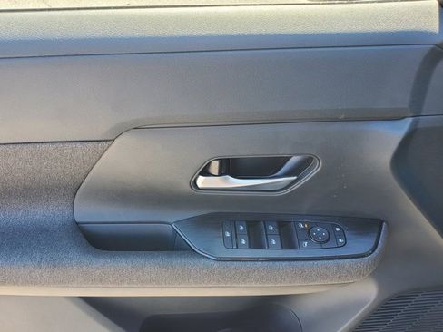 New 2025 Nissan Kicks SV image 12