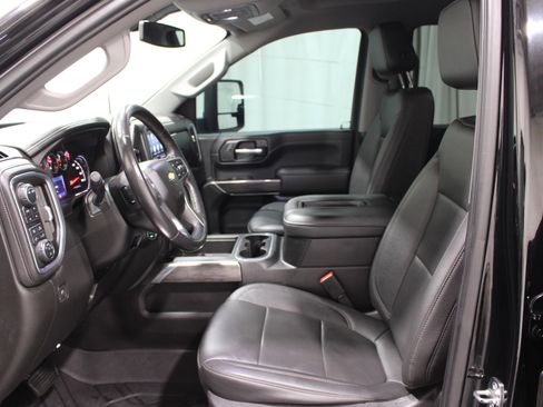 Used 2022 Chevrolet Silverado 2500 LTZ w/ LTZ Convenience Package AWD/4WD image 3