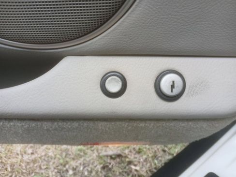 Used 2003 Lincoln Town Car Signature image 41