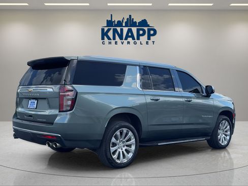 Used 2023 Chevrolet Suburban Premier w/ Advanced Technology Package RWD image 5