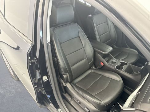 Used 2024 GMC Terrain SLT AWD/4WD image 16