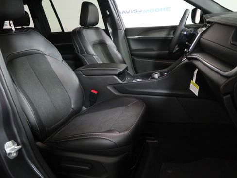 New 2026 Jeep Grand Cherokee Altitude AWD/4WD image 20