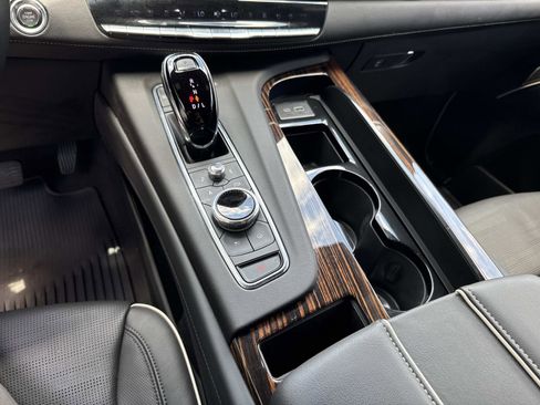 Used 2024 Cadillac Escalade ESV Premium Luxury AWD/4WD image 29