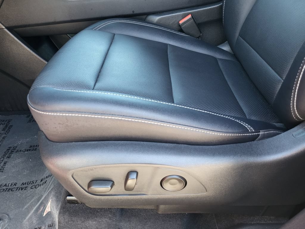 Used 2025 Chevrolet Traverse LT FWD image 19