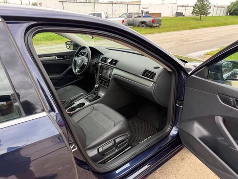 Used 2015 Volkswagen Passat TDI SE FWD image 27