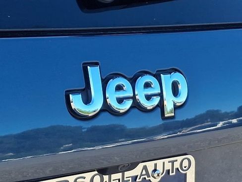 Used 2019 Jeep Cherokee Latitude Plus AWD/4WD image 30