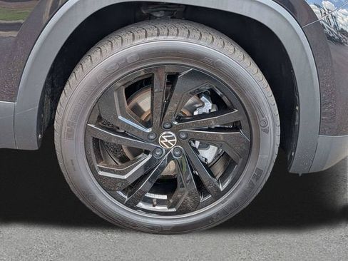Certified 2023 Volkswagen Atlas SE w/ Black Wheel Package FWD image 12