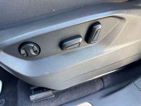 Used 2024 Volkswagen Atlas Cross Sport SE w/ Panoramic Sunroof Package image 24