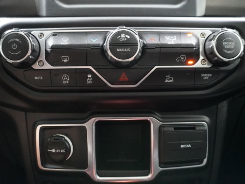 Used 2023 Jeep Wrangler Sport image 22