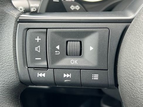 Used 2024 Nissan Rogue S AWD/4WD image 19