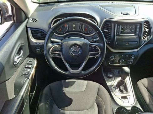 Used 2017 Jeep Cherokee Latitude AWD/4WD image 11