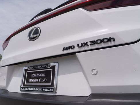 New 2026 Lexus UX 300h AWD image 8