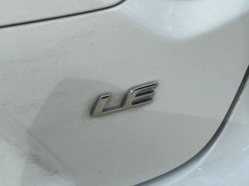 Used 2021 Toyota Corolla LE FWD image 15
