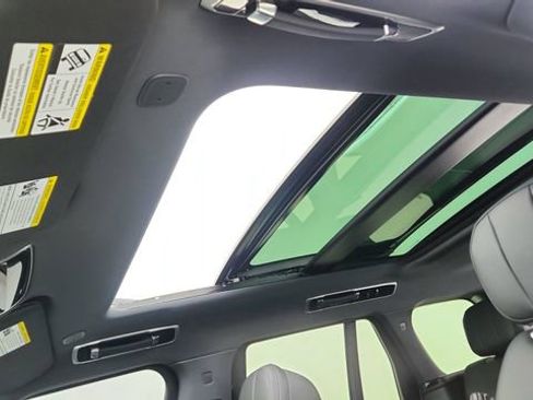 Used 2025 Land Rover Range Rover SE image 55