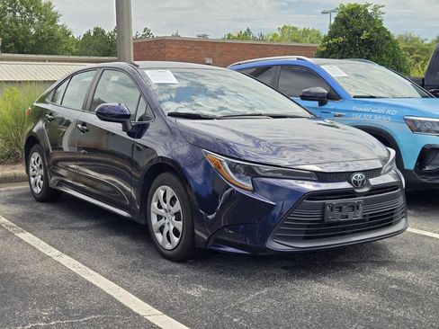 Used 2025 Toyota Corolla LE FWD image 2