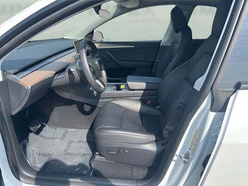 Used 2025 Tesla Model Y Long Range image 9