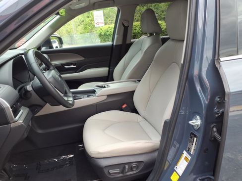 Certified 2024 Toyota Grand Highlander AWD image 18