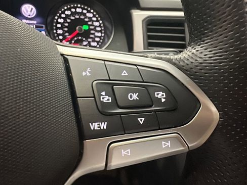 Used 2020 Volkswagen Atlas Cross Sport SE w/ Panoramic Sunroof Package image 21