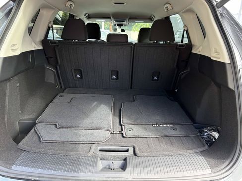 Used 2026 Nissan Rogue SV FWD image 5