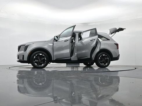 Used 2025 Kia Sorento S FWD image 57