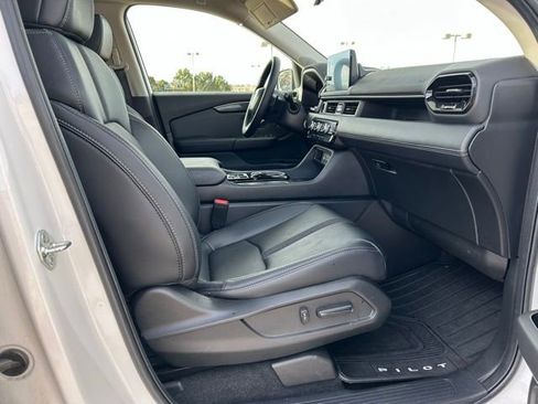 Used 2025 Honda Pilot Touring image 29