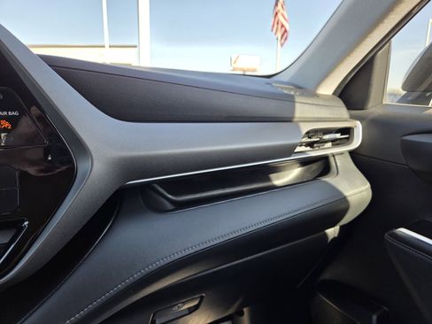 Used 2023 Toyota Highlander LE FWD image 26