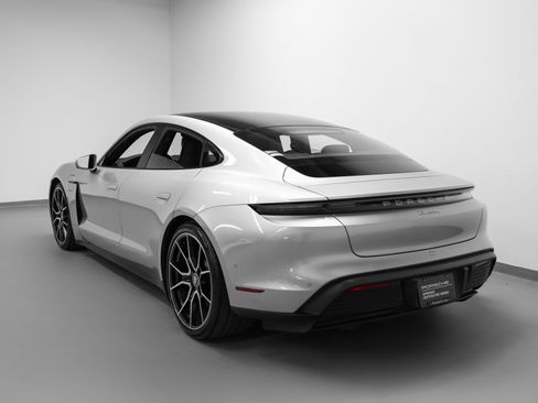 Used 2023 Porsche Taycan image 3