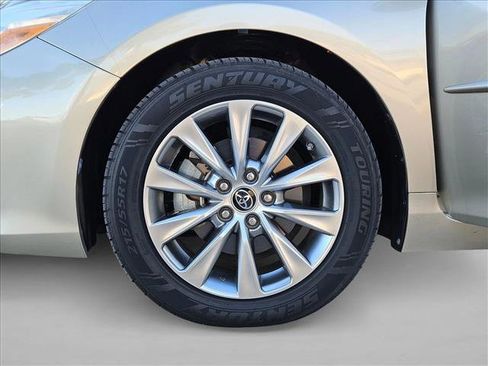 Used 2015 Toyota Camry XLE w/ Moonroof Package image 24