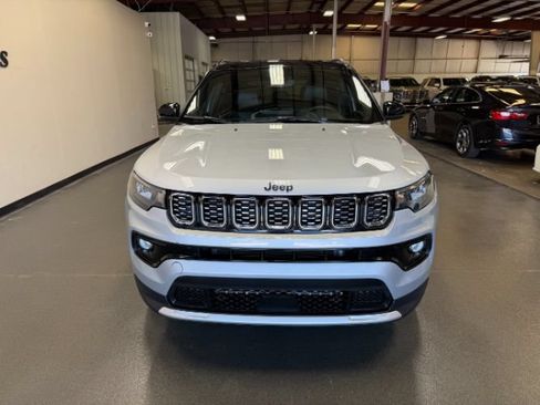 Used 2025 Jeep Compass Limited AWD/4WD image 9