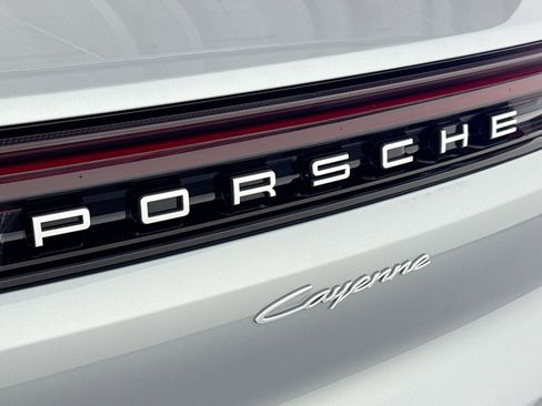 Used 2025 Porsche Cayenne image 25