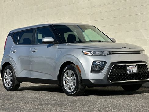 Used 2021 Kia Soul LX image 2