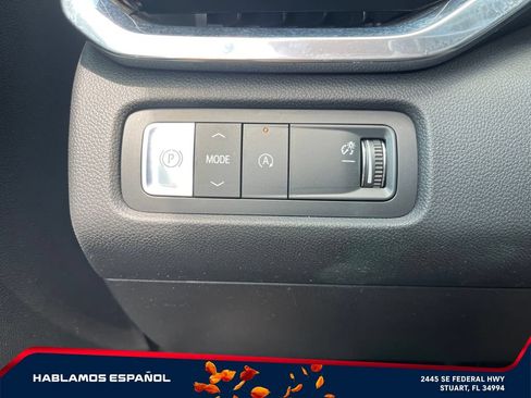 Used 2026 GMC Acadia Elevation w/ Elevation Premium Package FWD image 18