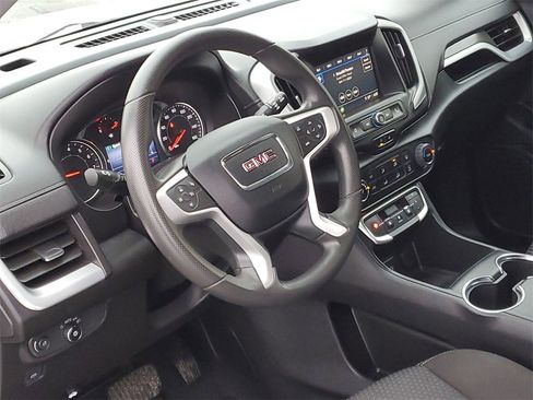 Used 2022 GMC Terrain SLE image 10