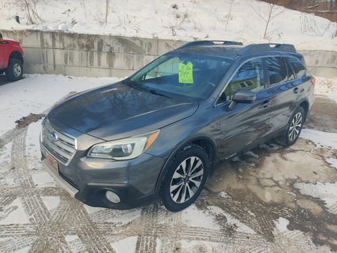 Used 2015 Subaru Outback 3.6R Limited image 2