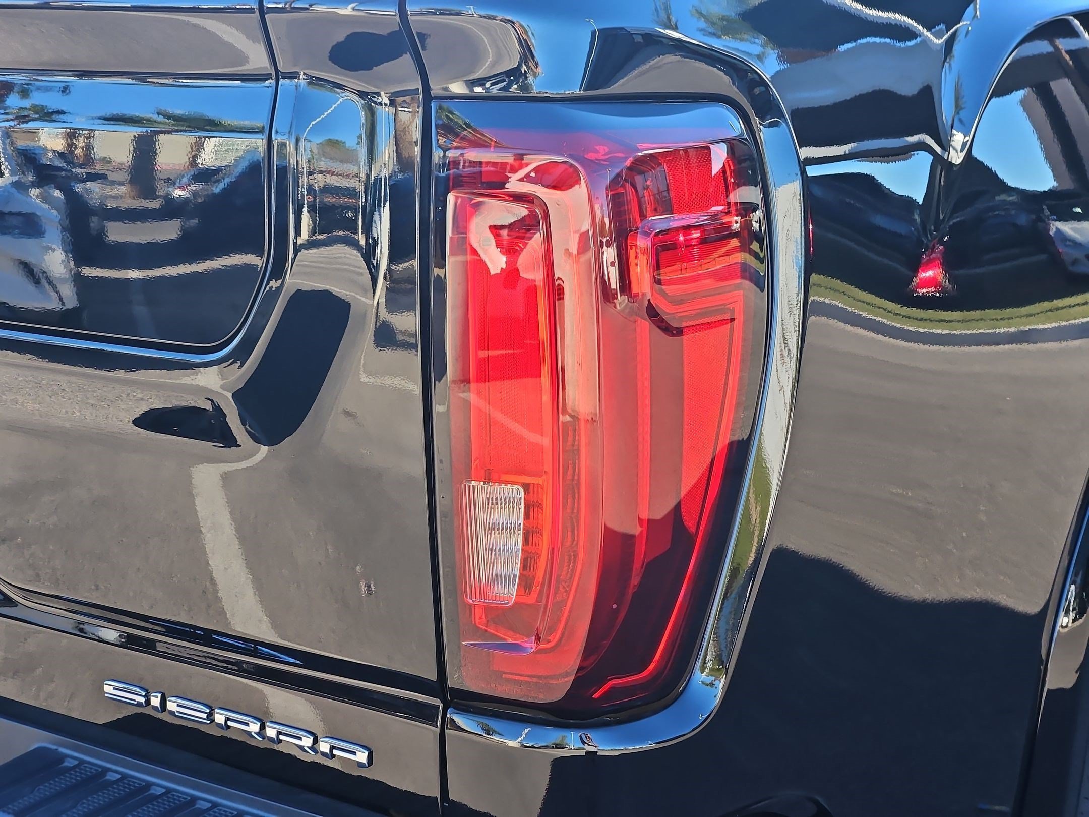 Used 2022 GMC Sierra 2500 Denali w/ Denali Ultimate Package AWD/4WD image 11