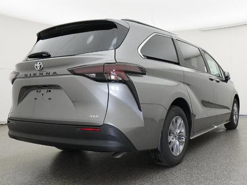 New 2026 Toyota Sienna XLE image 11