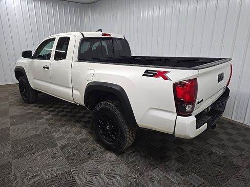 Used 2020 Toyota Tacoma SR image 9