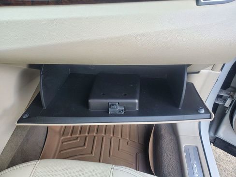 Used 2011 Ford Taurus Limited w/ 303A Rapid Spec Order Code image 32